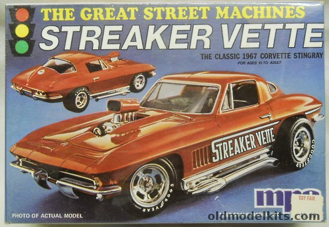 MPC 1/25 Streaker Vette 1967 Chevrolet Corvette Stingray - The Great Street Machines, 1-3703 plastic model kit